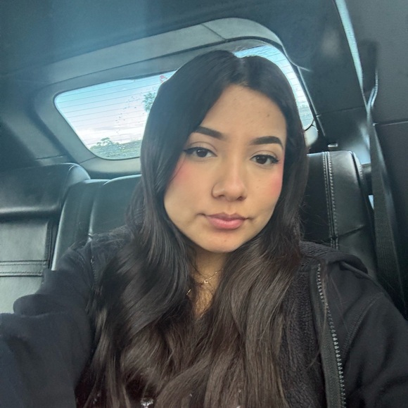 Meet your Posher, Jessica - Picture 1 of 1